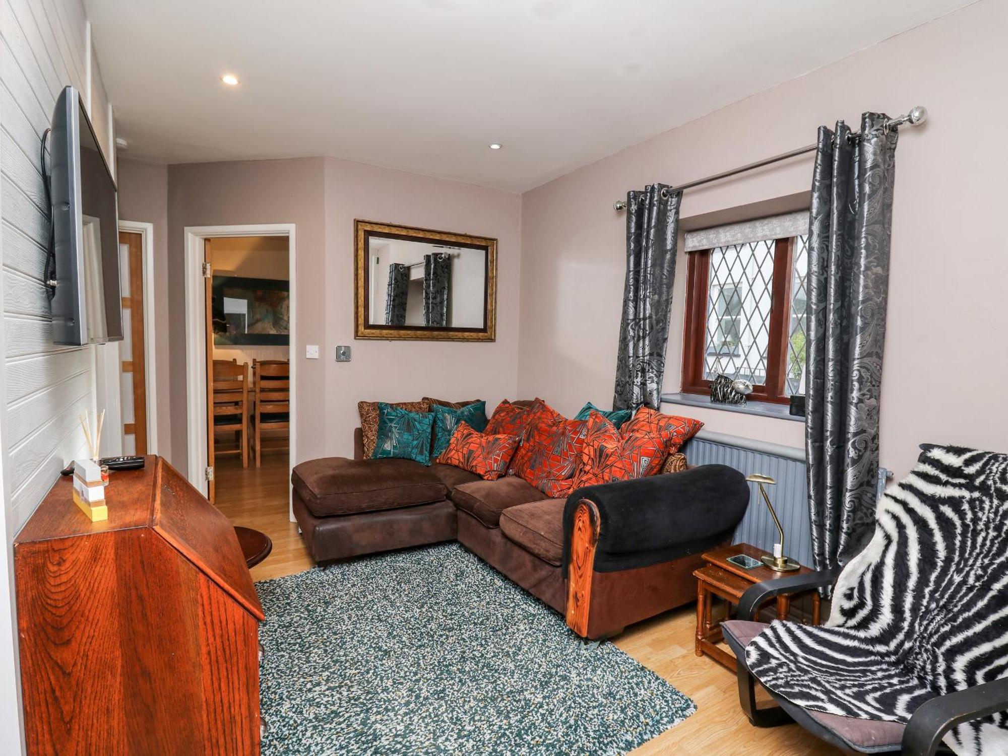 Llys-yr-onnen Holiday home *