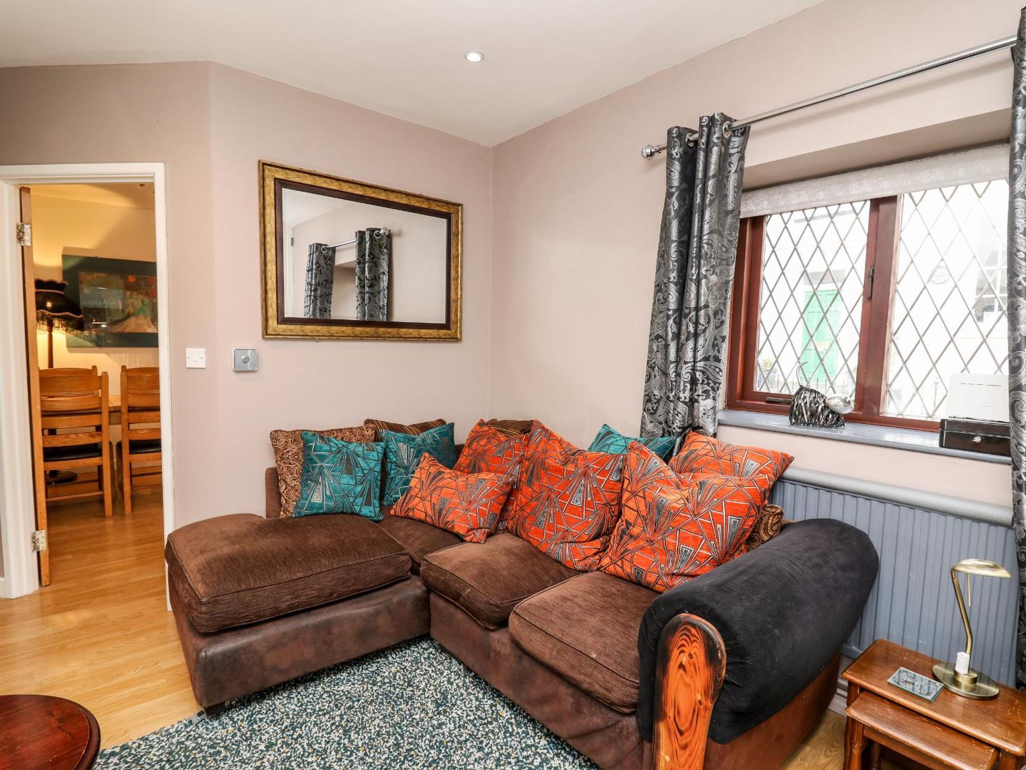 Llys-yr-onnen Holiday home *